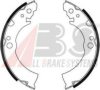 NISSA 4406021B25 Brake Shoe Set